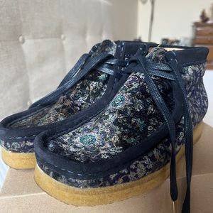 Navy Blue Velour Clark’s Wallabees Men’s 7.5